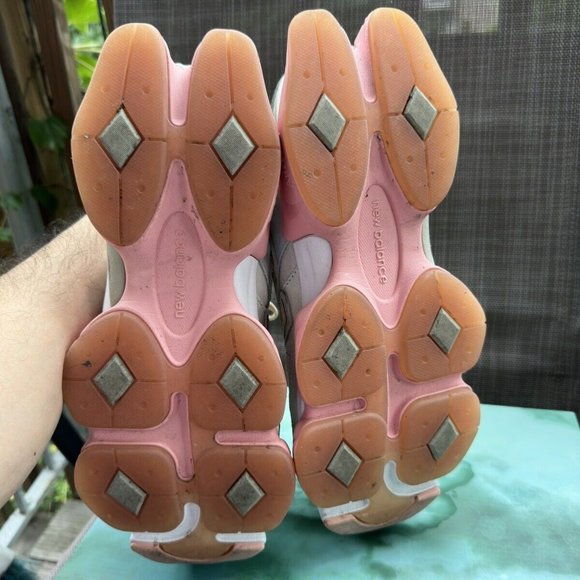 US 9.5 - New Balance 9060 Low top light blue/pink men's sports casual shoes - Picture 5 of 8